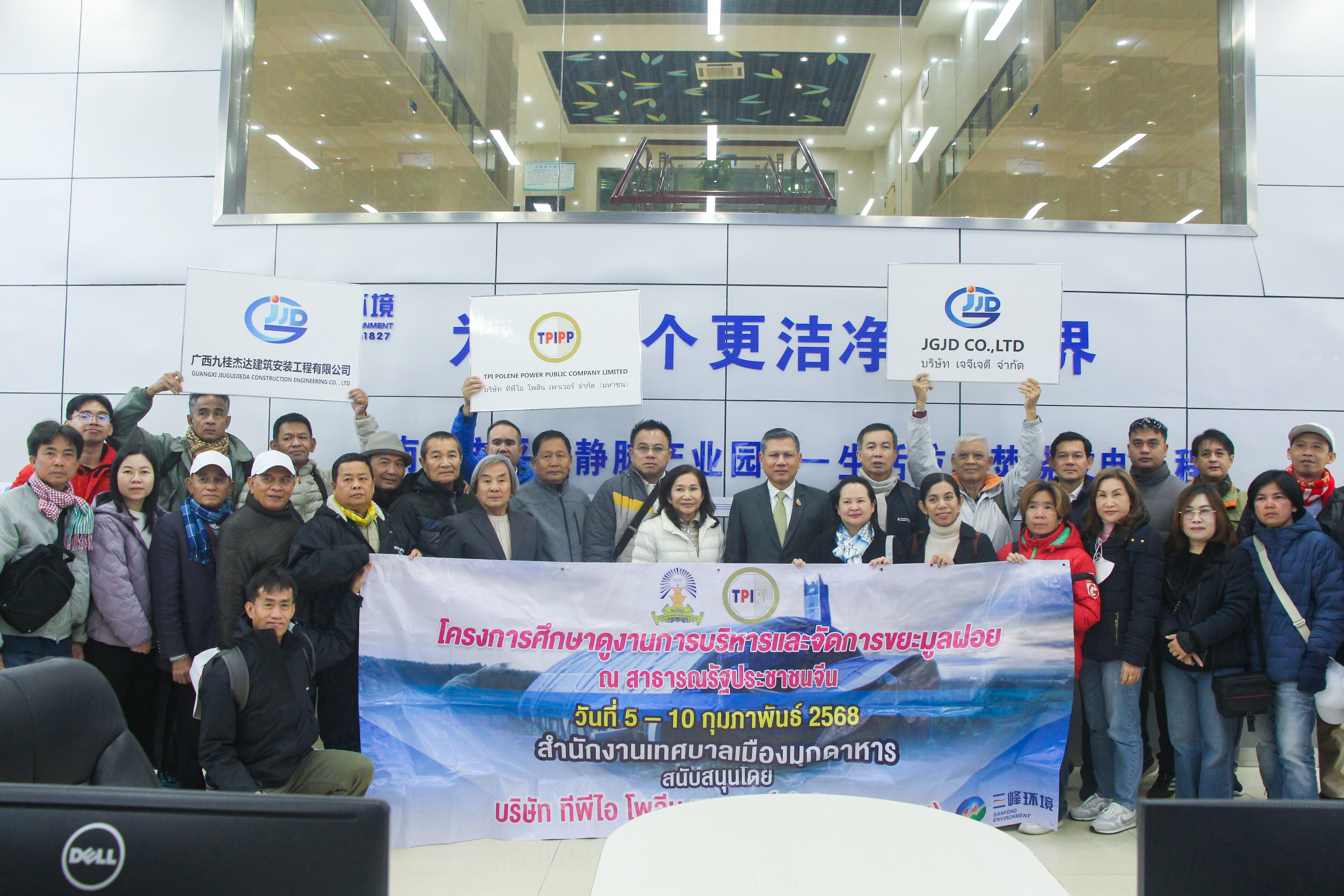 泰国穆达汉府府尹沃拉岩·布纳拉吉一行到南宁开云体育公司参观交流