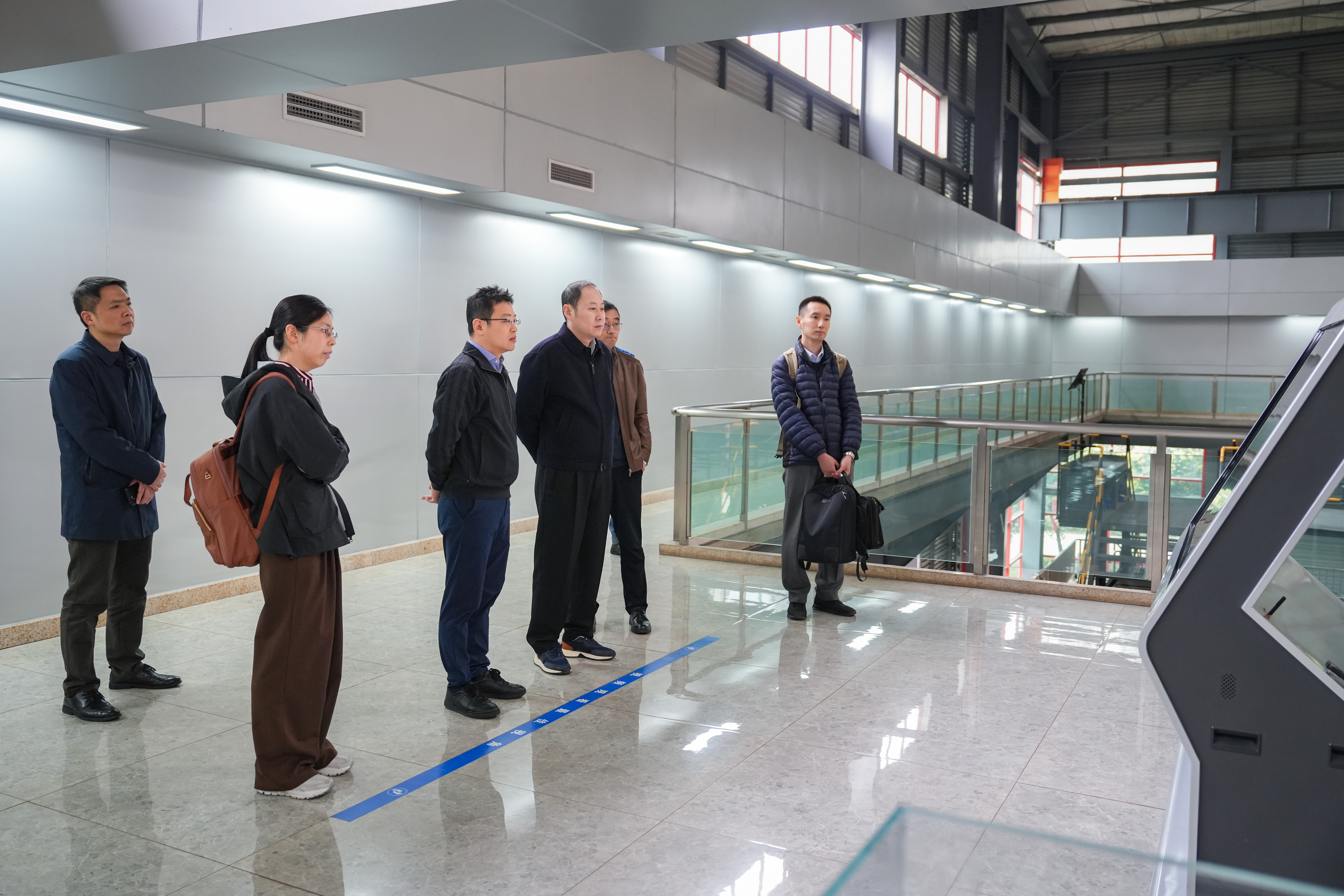 中信环境党委委员、副总经理王松一行到开云体育环境集团考察交流